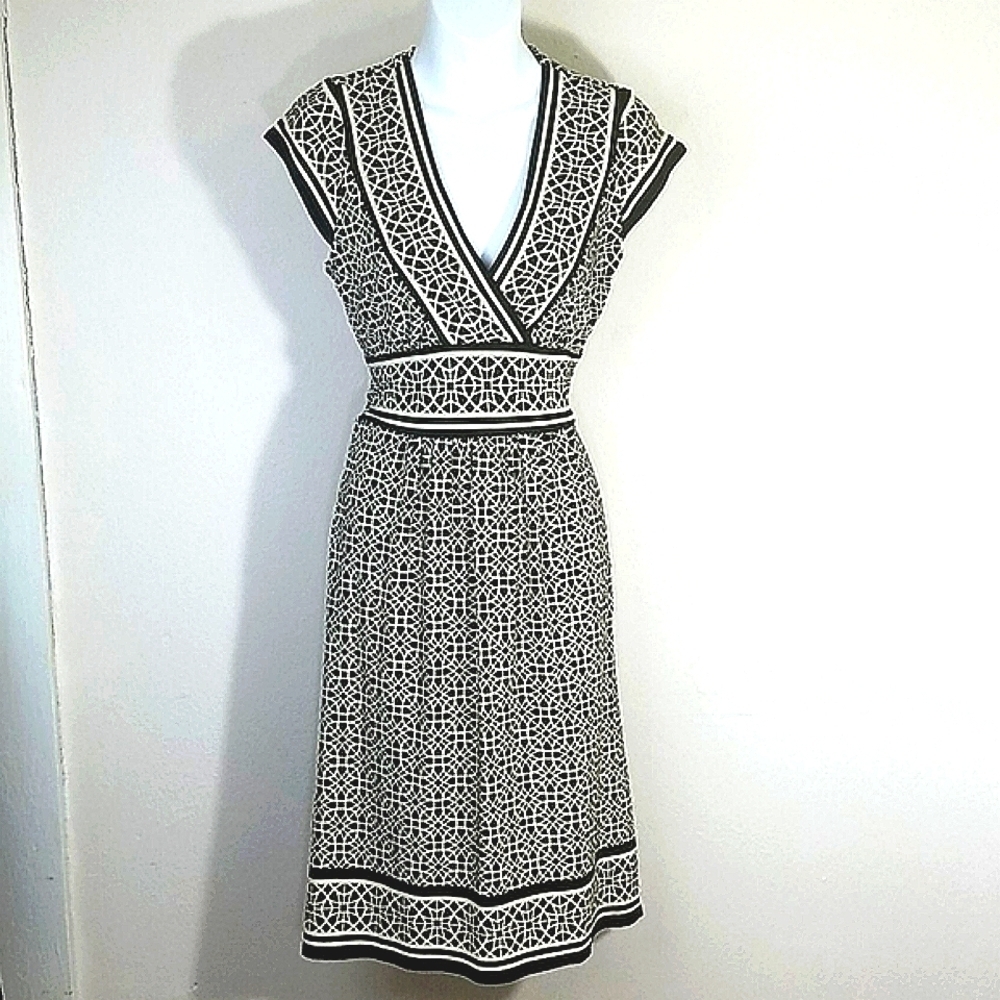 City Triangles Black White Print Empire Waist Midi Dress Cap Sleeves Belted M